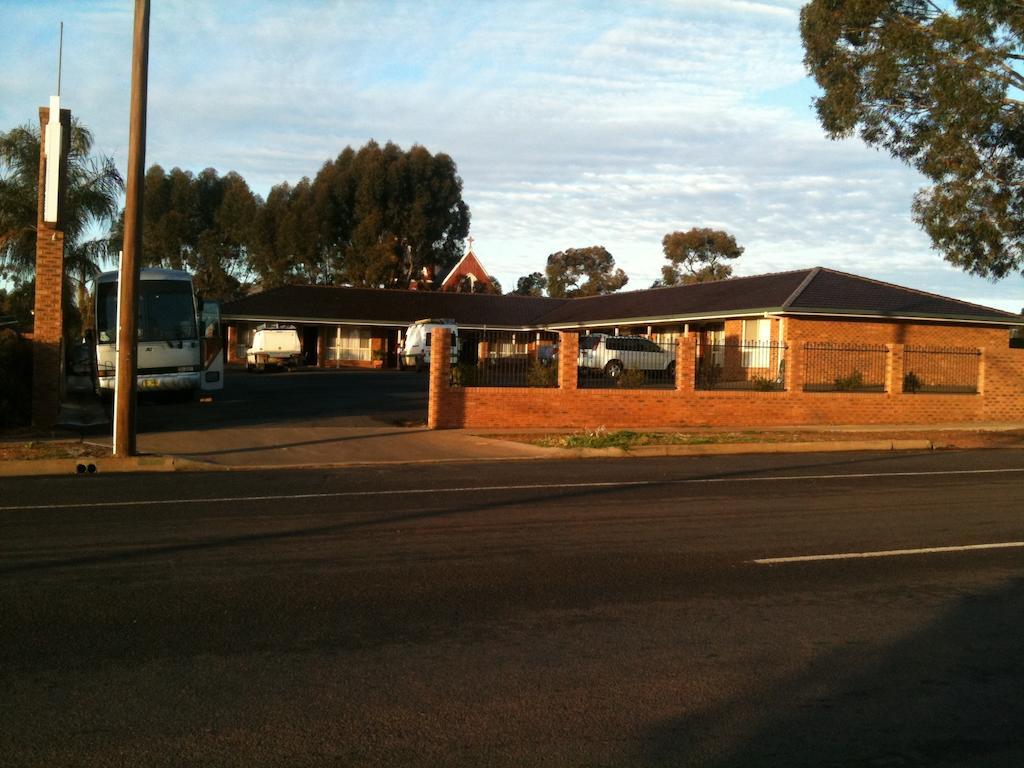 Cobar Town & Country Motor Inn Exterior foto