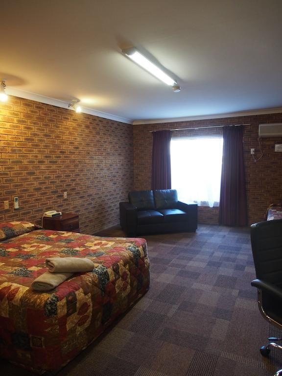 Cobar Town & Country Motor Inn Exterior foto